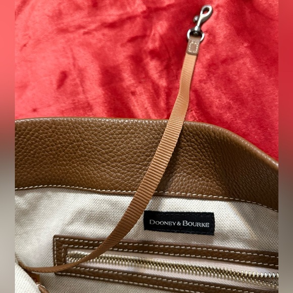 NWOT, Dooney & Bourke Logo Lock Shoulder Bag - Picture 9 of 16